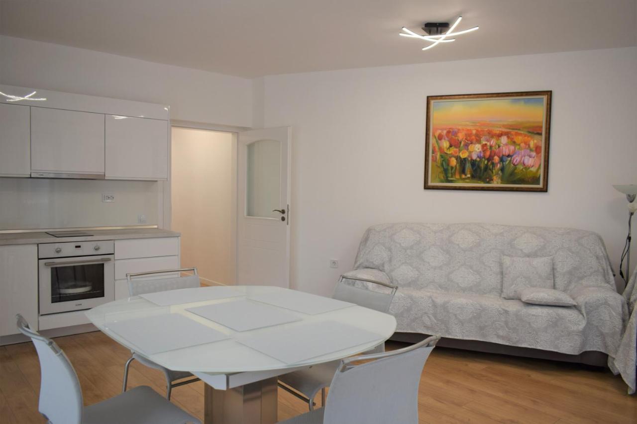 Top Center Apartment Gramophone With Private Parking Burgas City Exterior foto